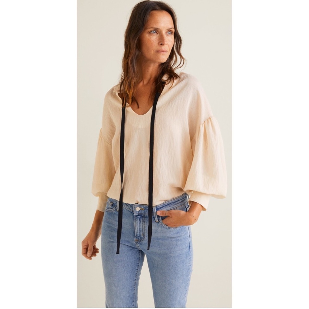 🎉🎉 FLASH 🎉🎉NWT Mango Julieta Tie-Neck Blouse (#54)